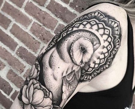 点刺大臂猫头鹰纹身图案