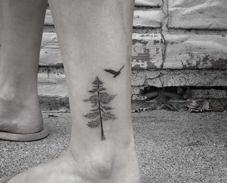 点刺小腿松鼠纹身图案