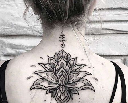 后背繁花纹身图案