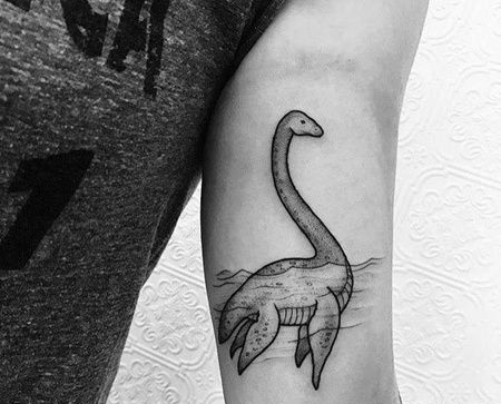 小清新大臂恐龙纹身图案