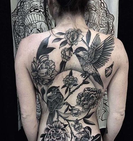 Old School后背鸟纹身图案