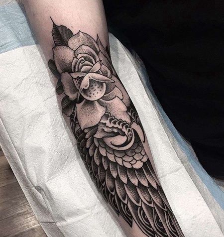 Old School胳膊翅膀玫瑰纹身图案