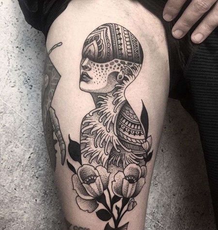 Old School大腿人像花卉纹身图案