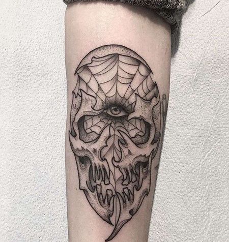 Old School小臂蜘蛛网骷髅纹身图案