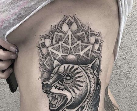 点刺侧腰繁花熊纹身图案