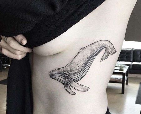 点刺侧腰鲸鱼纹身图案