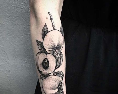 点线小臂桃子纹身图案