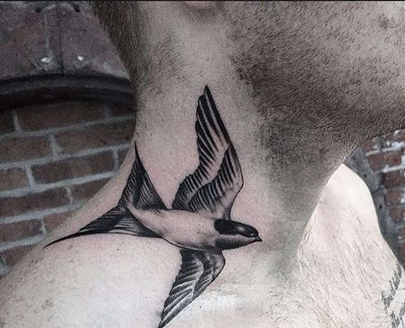 脖子燕子纹身图案