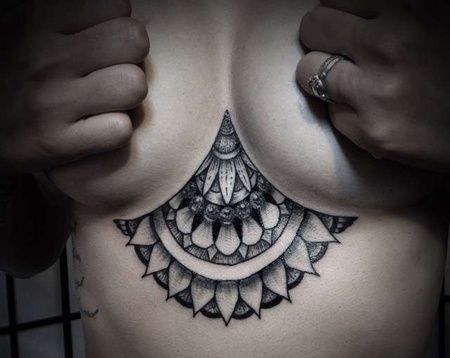 点线腹部繁花纹身图案