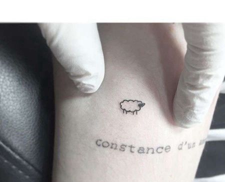 小清新小臂绵羊纹身图案