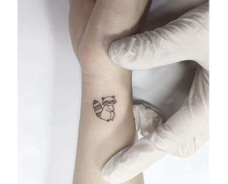 小清新手腕浣熊纹身图案