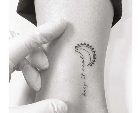 小清新脚踝月亮字母纹身图案