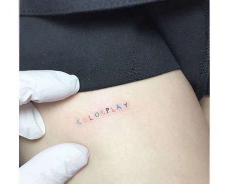 小清新大腿字母纹身图案