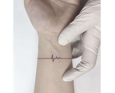 线条手腕心电图纹身图案
