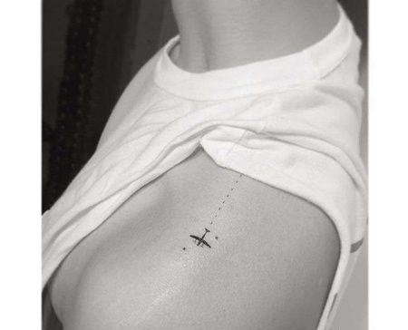 小清新大臂飞机纹身图案