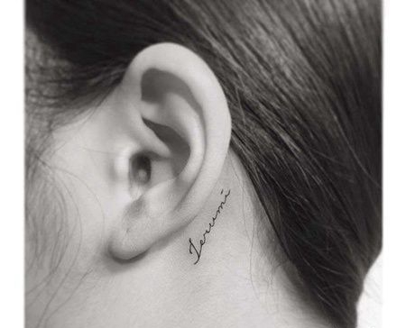 小清新耳后字母纹身图案