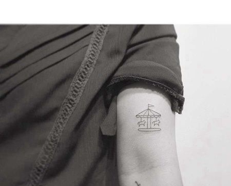 小清新大臂旋转木马纹身图案