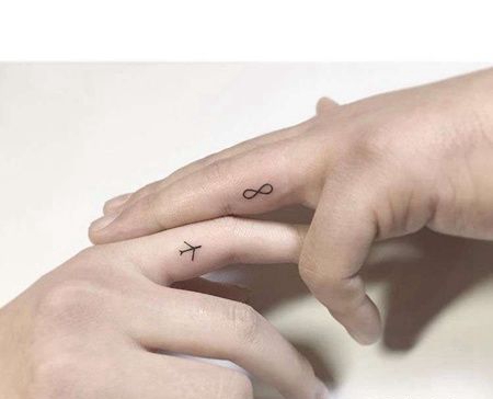 小清新指缝飞机纹身图案