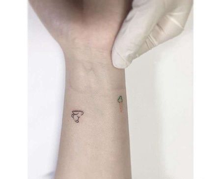 小清新手腕兔子胡萝卜纹身图案