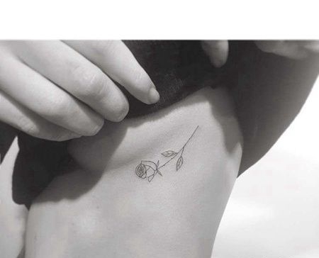 小清新胸下玫瑰纹身图案