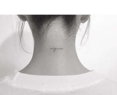 小清新后颈字母纹身图案