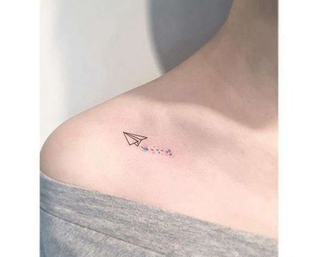 小清新锁骨飞机纹身图案