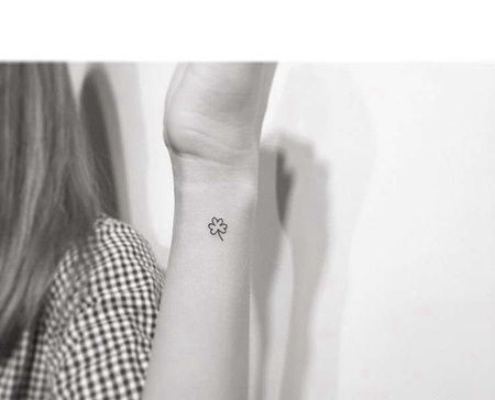 小清新手腕三叶草纹身图案