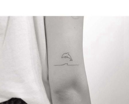 小清新大臂海豚纹身图案