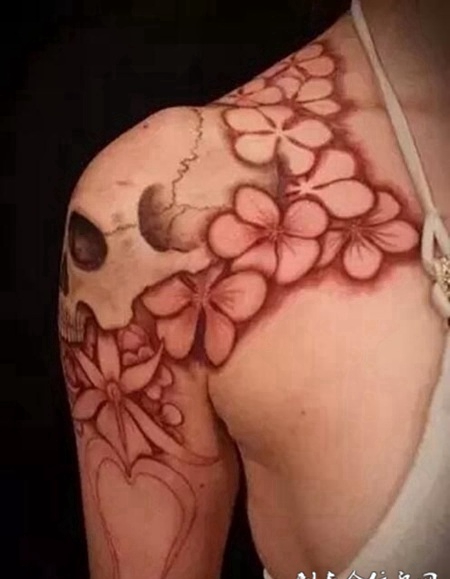 非主流女生锁骨纹身图案设计