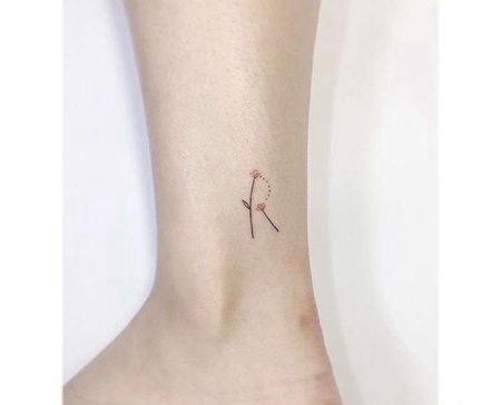 小清晰脚踝花卉纹身图案