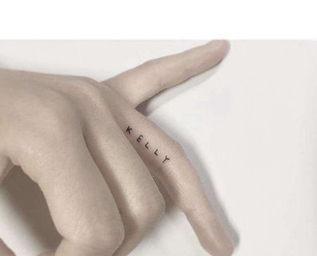 小清新指缝字母纹身图案