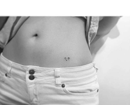 小清新腹部月亮星星纹身图案