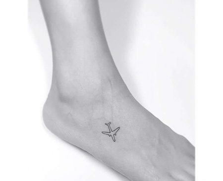 小清新脚背飞机纹身图案