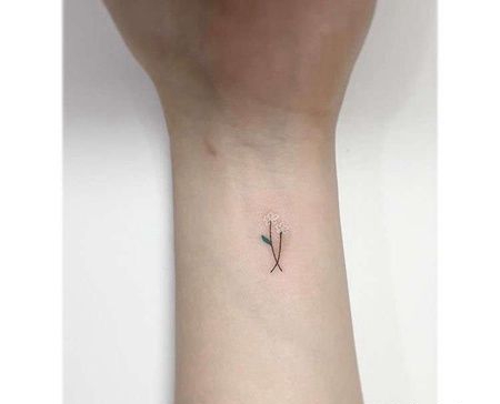 小清新手腕树枝纹身图案