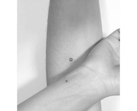 小清新手腕小臂笑脸纹身图案