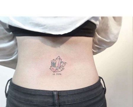 小清新后腰宝石纹身图案