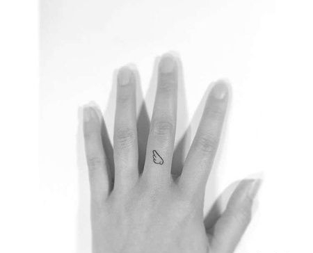 小清新手指翅膀纹身图案