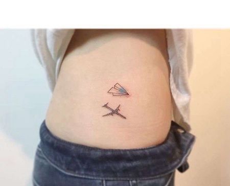 小清新侧腰飞机纹身图案