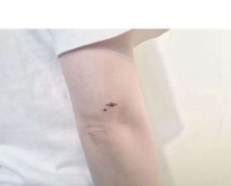 小清新大臂飞碟纹身图案