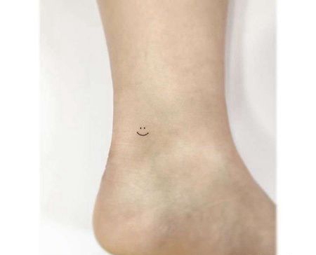 小清新脚踝笑脸纹身图案