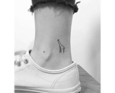 小清新脚踝长颈鹿纹身图案