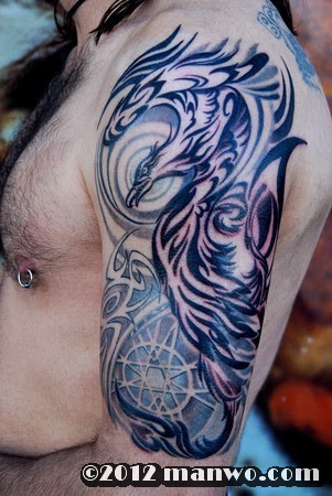 手臂经典的凤凰纹身