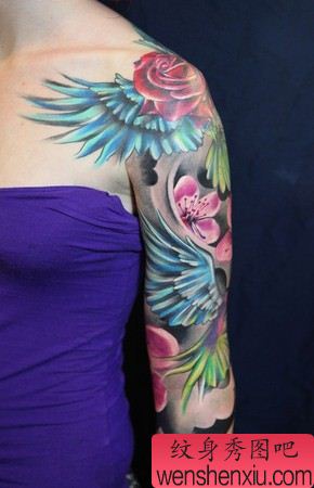 花臂玫瑰翅膀纹身图案图片