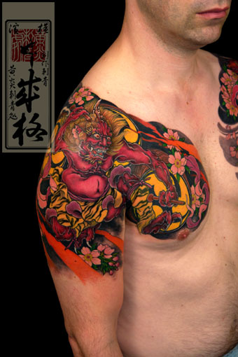 日本黄炎文身作品欣赏:半胛纹身图片(tattoo)