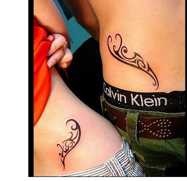 情侣侧腰纹身图片