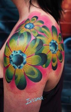 欧美美女肩膀花纹身图案