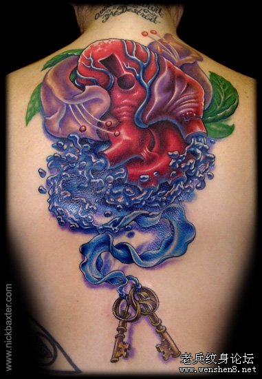 背部花心脏纹身图案图片