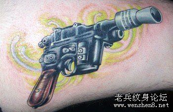 超酷的手枪纹身图案