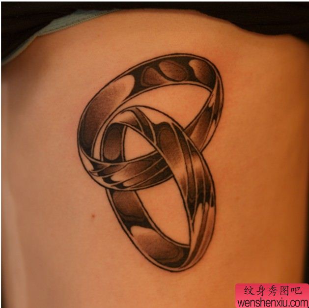 后背情侣戒指刺青图案图片