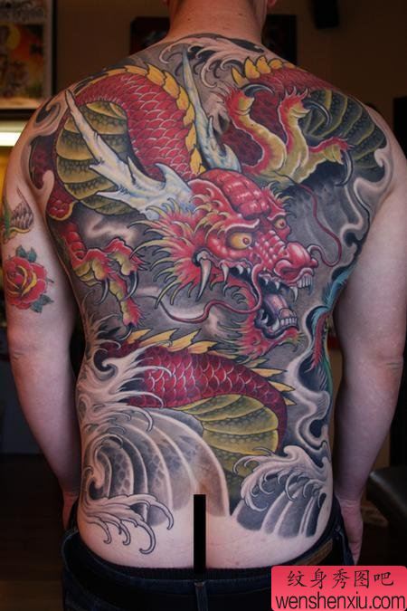 纹身520图库:很气魄的一幅满背龙纹身图案图片